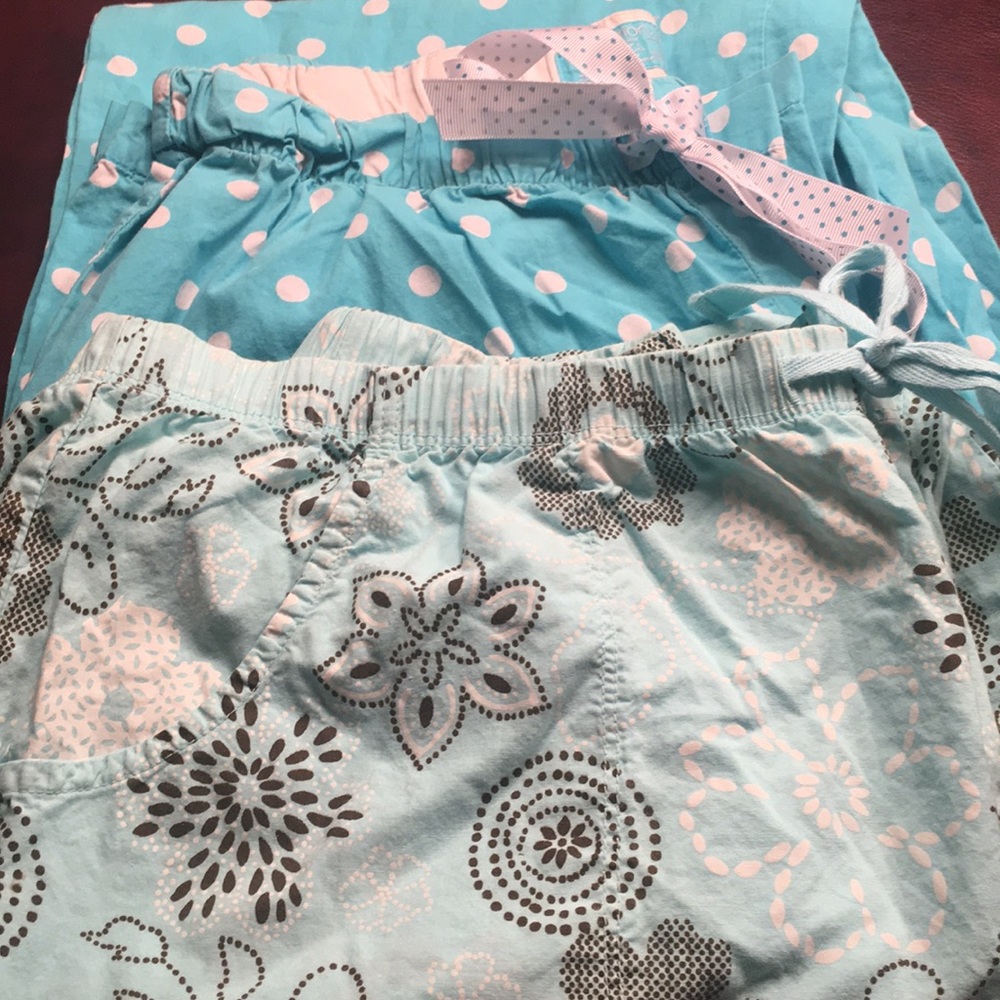 2 pajama bottoms
